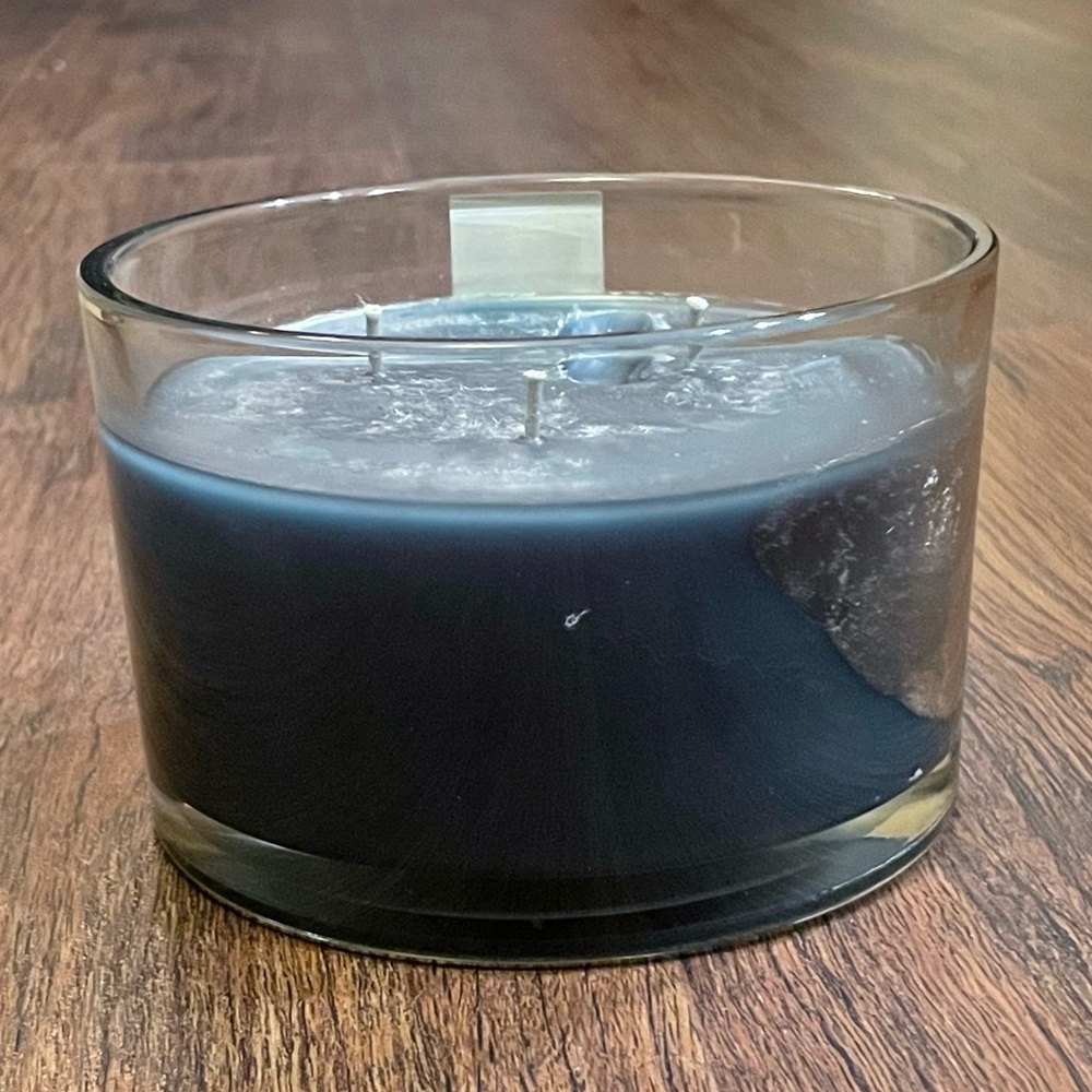 Gold Canyon O’ Tannenbaum 3 Wick Candle Winter Green 16 oz - Picture 3 of 7